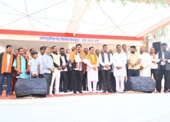 उपमुख्यमंत्री विजय शर्मा ने 40 लाख रूपए की लागत से दो सामुदायिक भवनों का किया लोकार्पण 2 उपमुख्यमंत्री विजय शर्मा ने 40 लाख रूपए की लागत से दो सामुदायिक भवनों का किया लोकार्पण