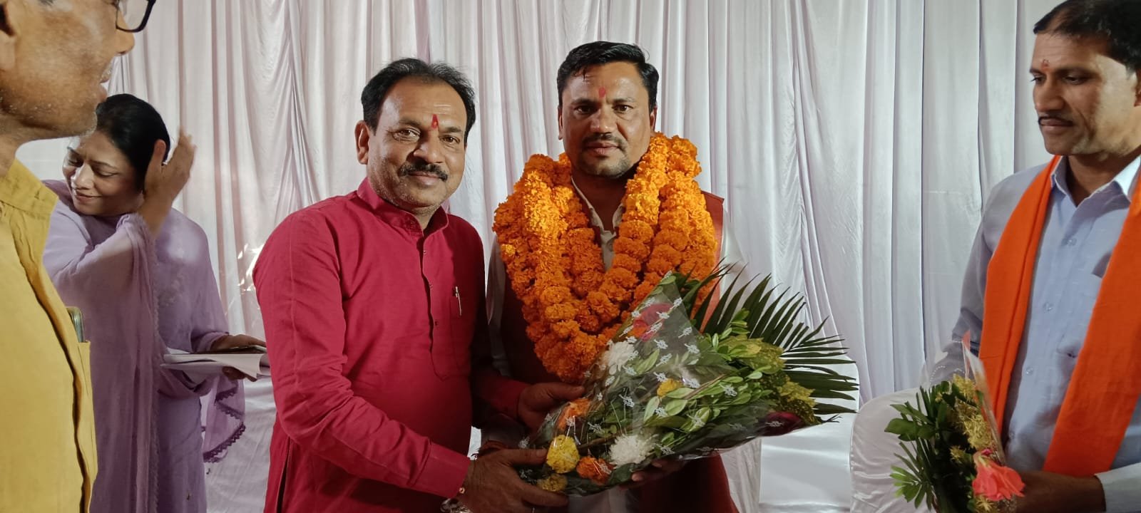 कवर्धा नगर पालिका अध्यक्ष पद के लिए शेरसिंह पाली ने पेश किया दावेदारी सरल स्वभाव के व्यक्तित्व पर भाजपा का उम्मीदवार तय 9 IMG 20250119 WA0007 1