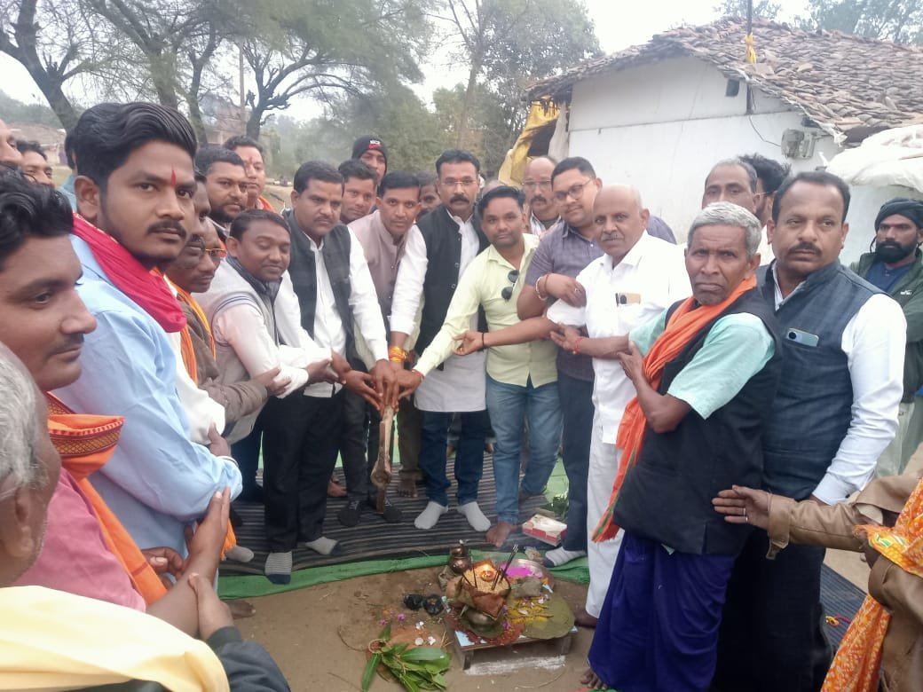 उपमुख्यमंत्री विजय शर्मा के नेतृत्व में जिले के समुचित विकास कार्यों का किया जा रहा लगातार भूमिपूजन 5 IMG 20250119 WA0018