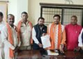 पिछले चुनाव में सिर्फ 12 वोट से मात खाने वाले धुरंधर दिनेश विश्वकर्मा ने एक बार फिर जनपद पंचायत सदस्य पद हेतु क्षेत्र क्रमांक 15 से की दावेदारी