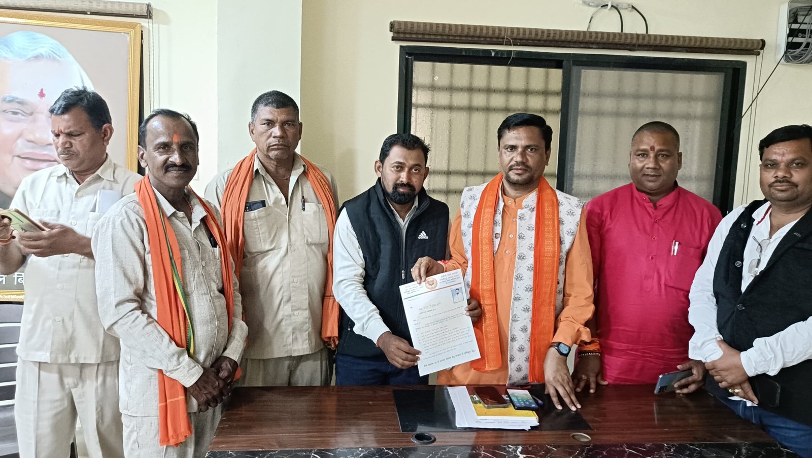 पिछले चुनाव में सिर्फ 12 वोट से मात खाने वाले धुरंधर दिनेश विश्वकर्मा ने एक बार फिर जनपद पंचायत सदस्य पद हेतु क्षेत्र क्रमांक 15 से की दावेदारी 4 IMG 20250120 WA0007 scaled