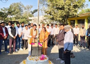 जनपद पंचायत पड़रिया में अध्यक्ष ने फहराया तिरंगा