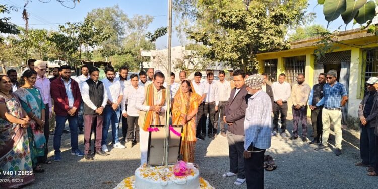 जनपद पंचायत पड़रिया में अध्यक्ष ने फहराया तिरंगा