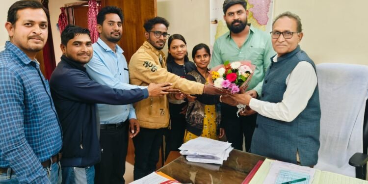 छत्तीसगढ़ एग्रीकॉन समिति द्वारा सहायक संचालक उद्यानिकी आर.एन. पांडेय को सेवानिवृत्ति पर सम्मानित कर विदाई दी गई 1 छत्तीसगढ़ एग्रीकॉन समिति द्वारा सहायक संचालक उद्यानिकी आर.एन. पांडेय को सेवानिवृत्ति पर सम्मानित कर विदाई दी गई