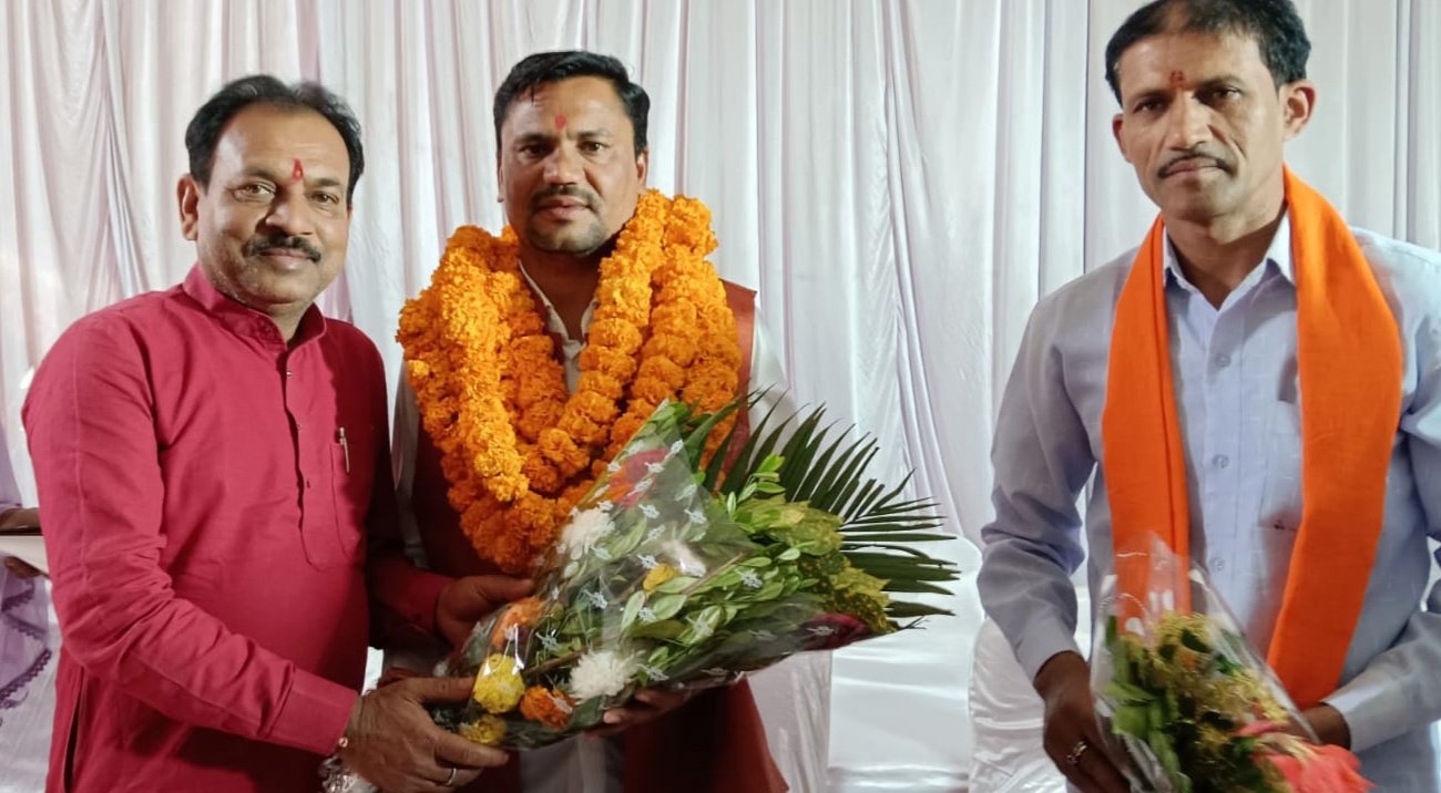 कवर्धा नगर पालिका अध्यक्ष पद के लिए शेरसिंह पाली ने पेश किया दावेदारी सरल स्वभाव के व्यक्तित्व पर भाजपा का उम्मीदवार तय 2 IMG 20250119 185202 1