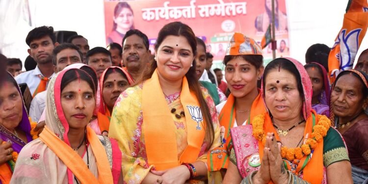 कार्यकर्ता सम्मलेन में विधायक भावना बोहरा हुईं शामिल कहा इंदौरी नगर में विकास की गति डबल इंजन की रफ़्तार से हो रहा। 1 कार्यकर्ता सम्मलेन में विधायक भावना बोहरा हुईं शामिल कहा इंदौरी नगर में विकास की गति डबल इंजन की रफ़्तार से हो रहा।