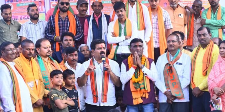 नगरी निकाय चुनाव शोर थमने से पहले गृह मंत्री विजय शर्मा ने कवर्धा में कि सभाये। 1 नगरी निकाय चुनाव शोर थमने से पहले गृह मंत्री विजय शर्मा ने कवर्धा में कि सभाये।