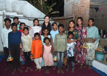 बोर्ड परीक्षाओं के पहले सेमरहा के बच्चों को प्रोत्सहित करने पहुंची विधायक भावना बोहरा, बच्चों के साथ भोजन कर किया उत्साहवर्धन।