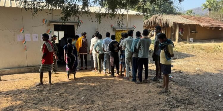 आजादी के बाद पहली बार खूंखार नक्सली नेता हिड़मा के पैतृक गांव पूवर्ती में हुआ मतदान।