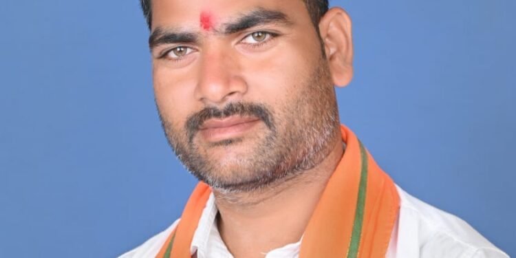 ग्राम राजानवागांव में विकास की मुख्य भूमिका निभाने हेतु सरपंच दावेदार महेंद्र राय मैदान में। 1 ग्राम राजानवागांव में विकास की मुख्य भूमिका निभाने हेतु सरपंच दावेदार महेंद्र राय मैदान में।