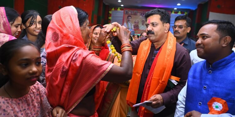 उप मुख्यमंत्री विजय शर्मा ने घोटिया रोड में चौक के नामकरण, सौंदर्यीकरण और संत गाडगे महाराज की मूर्ति स्थापना की घोषणा की।