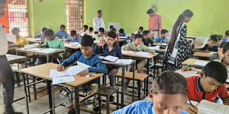 एकलव्य विद्यालय प्रवेश परीक्षा सफलतापूर्वक संपन्न, 333 परीक्षार्थी हुए शामिल।