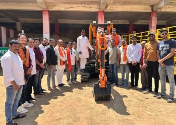 बड़े नाला-नालियों के सफाई मे मिलेगी मदद, नपा ने खरीदी नई एक्सीवेटर नाला मशीन।