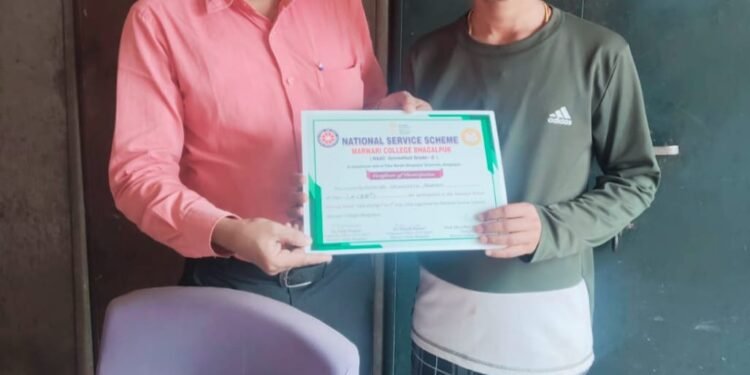 “एनएसएस स्वयंसेवक हुए सम्मानित”।