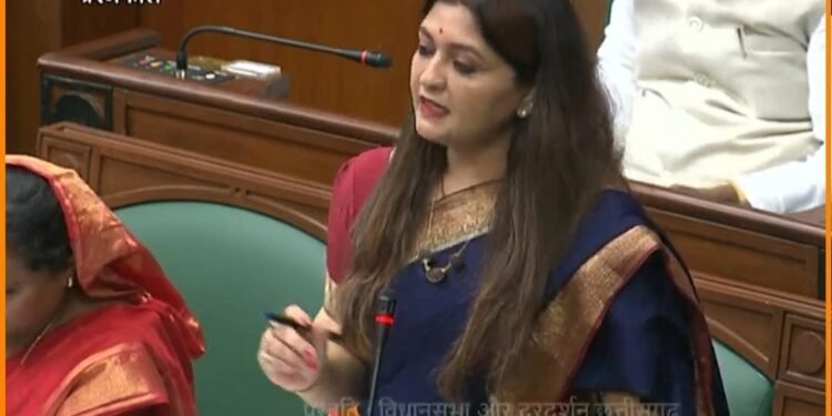 शासकीय आयुर्वेदिक महाविद्यालय रायपुर में महिला प्रोफ़ेसर के साथ दुर्व्यवहार की जांच के लिए भावना बोहरा ने विधानसभा में उठाया प्रश्न, विभागीय मंत्री ने कहा 3 दिन के भीतर होगी कार्यवाही। 1 शासकीय आयुर्वेदिक महाविद्यालय रायपुर में महिला प्रोफ़ेसर के साथ दुर्व्यवहार की जांच के लिए भावना बोहरा ने विधानसभा में उठाया प्रश्न, विभागीय मंत्री ने कहा 3 दिन के भीतर होगी कार्यवाही।