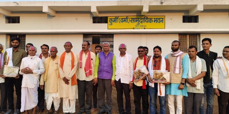 सुरेठी कुर्मी वर्मा समाज द्वारा होली मिलन एवं निर्वाचित जनप्रतिनिधियों का सम्मान कार्यक्रम सम्पन्न।