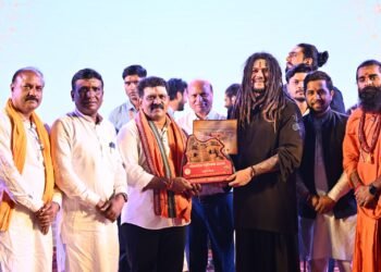 29वां भोरमदेव महोत्सव : दीप प्रज्ज्वलित और मंत्रोचार के बीच भगवान भोरमदेव की पूजा अर्चना के साथ हुई सांस्कृतिक कार्यक्रमों की शुरुआत। 1 29वां भोरमदेव महोत्सव : दीप प्रज्ज्वलित और मंत्रोचार के बीच भगवान भोरमदेव की पूजा अर्चना के साथ हुई सांस्कृतिक कार्यक्रमों की शुरुआत।