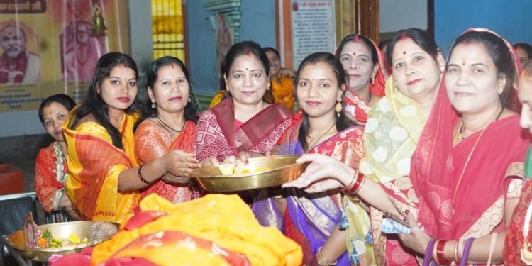 नवरात्रि की इस बेला में धर्म नगरी कबीरधाम में मातृ शक्तियों के द्वारा  भव्य चुनरी यात्रा निकाला।