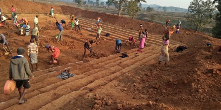 महात्मा गांधी नरेगा योजना में 1 अप्रैल 2025 से 261 रुपए का होगा मजदूरी भुगतान।