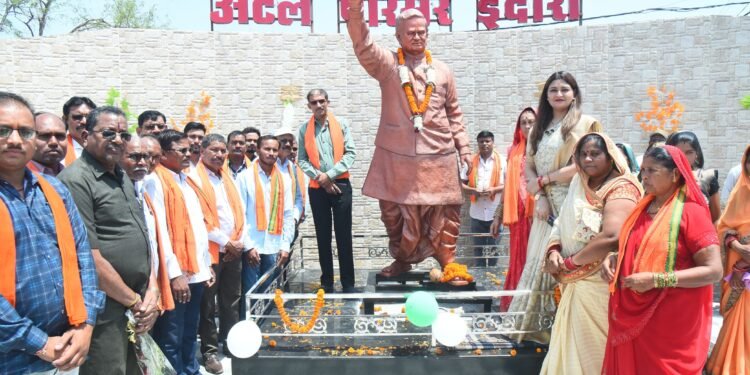 पंडरिया विधायक भावना बोहरा ने नगर पंचायत इंदौरी में किया अटल परिसर का लोकार्पण,कहा भारत के नवनिर्माण में अटल  का व्यक्तित्व हमारे लिए प्रेरणा है: भावना बोहरा।