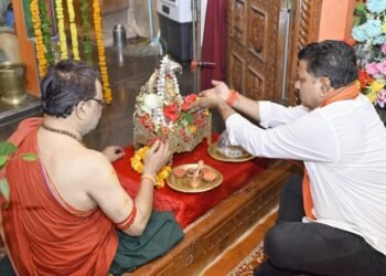 हनुमान जयंती पर उपमुख्यमंत्री विजय शर्मा ने की विशेष पूजा-अर्चना, महाआरती में हुए शामिल।