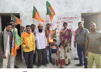 कुण्डा मण्डल के बूथ क्रमांक 227 ग्राम अतरिया में वक्ता  हरेन्द्र सिंह राजपूत ने चलाया गांव बस्ती चलो अभियान।