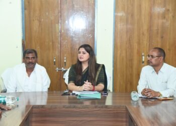 पंडरिया विधायक भावना बोहरा ने जनपद पंचायत सहसपुर लोहारा की समीक्षा बैठक में सुतियापाट नहर विस्तारीकरण में आ रहे अवरोधों को जल्द दूर कर निर्माण पूरा करने के दिए दिशा निर्देश