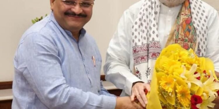 सांसद संतोष पांडेय ने केंद्रीय गृहमंत्री अमित शाह से की मुलाकात, छत्तीसगढ़ को नक्सल मुक्त बनाने के संकल्प पूर्ति हेतु किये जा रहे प्रयासों एवं प्रदेश में चल रहे नक्सल ऑपरेशन में मिल रही सफलता के लिए दिया धन्यवाद