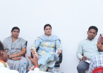 विधायक भावना बोहरा ने नगर पालिका एवं जनपद पंचायत पंडरिया और नगर पंचायत पांडातराई अंतर्गत विकास कार्यों की समीक्षा कर दिए दिशा-निर्देश।