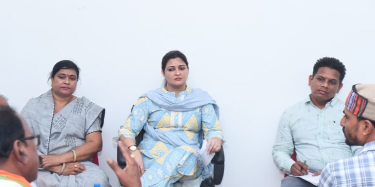 विधायक भावना बोहरा ने नगर पालिका एवं जनपद पंचायत पंडरिया और नगर पंचायत पांडातराई अंतर्गत विकास कार्यों की समीक्षा कर दिए दिशा-निर्देश।