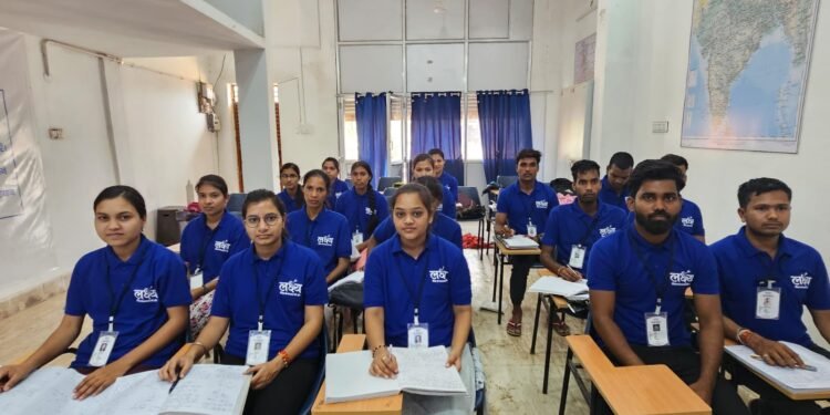 विधायक भावना बोहरा द्वारा संचालित लक्ष्य निःशुल्क कोचिंग में NEET की कोचिंग प्रारंभ, लगभग 60 से अधिक बच्चों ने लिया प्रवेश।