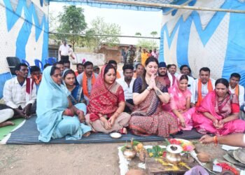 पंडरिया विधायक भावना बोहरा ने ग्राम सेमरहा में 25 लाख रुपए के अधोसंरचना निर्माण एवं विकास कार्यों का किया भूमिपूजन।
