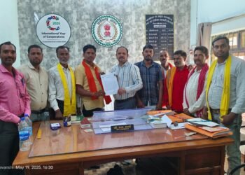 आज समृद्ध छत्तीसगढ़ किसान संघ जिला कबीरधाम  जिलाधीश   के नाम पर भोरमदेव सहकारी शक्कर कारखाना के प्रबंध संचालक  गौरी शंकर शर्मा  से मुलाकात करके ज्ञापन सौंपा गया।