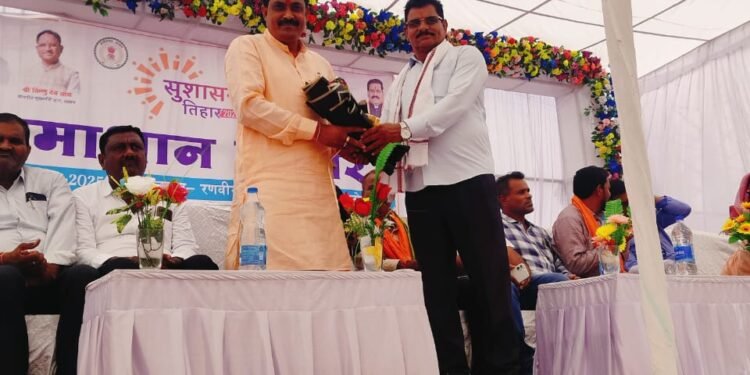 कोसमंदा, गौरमाटी मे विद्युत व्यवस्था को ठीक करने और रणवीरपुर व रंजीतपुर सोसायटी मे खाद उपलब्ध कराने अधिकारियो को दिए निर्देश।