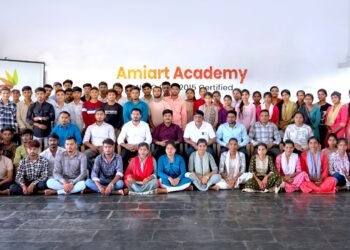 कबीर आश्रम सकरी में एक दिवसीय ग्राफिक डिजाइन कार्यशाला का आयोजन किया गया।