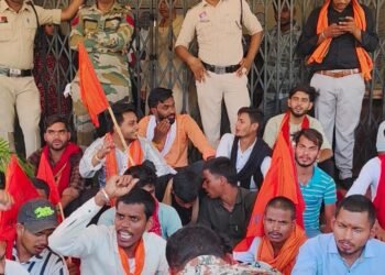 मिशनरी स्कूल में चल रहा धर्मांतरण का खेल विद्यार्थी परिषद ने कड़ा विरोध कर जताया रोश।