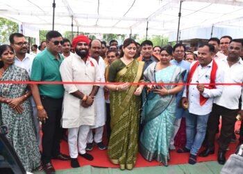 पंडरिया विधायक भावना बोहरा ने पंडरिया नगर में 92 लाख रुपए से अधिक के नवीन वाहनों एवं उपकरणों का किया लोकार्पण।