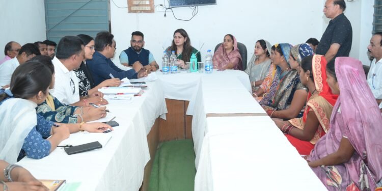 समीक्षा बैठक में पंडरिया विधायक भावना बोहरा ने जनपद पंचायत पंडरिया अंतर्गत अधोसंरचना निर्माण एवं विकास कार्यों की समीक्षा की