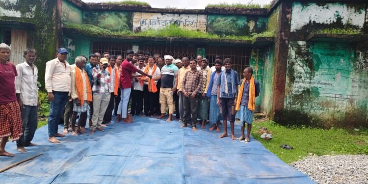 कांवड़ यात्रा से लौटने के बाद पूर्व सांसद प्रतिनिधि नरेश साहू ग्रामीणों ने किया सम्मानित 1 कांवड़ यात्रा से लौटने के बाद पूर्व सांसद प्रतिनिधि नरेश साहू ग्रामीणों ने किया सम्मानित