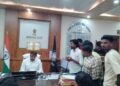 सामुदायिक स्वास्थ्य केन्द्र कुकदूर के प्रभारी डॉ. दंपति को हटाने की मांग, कलेक्टर को सौंपा गया ज्ञापन