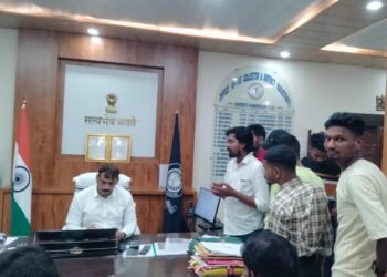 सामुदायिक स्वास्थ्य केन्द्र कुकदूर के प्रभारी डॉ. दंपति को हटाने की मांग, कलेक्टर को सौंपा गया ज्ञापन