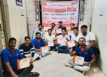 सावन माह में सेवा और संकल्प का उदाहरण: आबकारी विभाग व CSMCL अधिकारियों ने किया रक्तदान व वृक्षारोपण