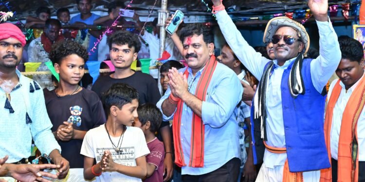 उपमुख्यमंत्री  विजय शर्मा ने ग्रामीणों की मांग पर विभन्न निर्माण कार्यो के लिए 01 करोड़ 23 लाख 50 हजार रूपए की घोषणा की