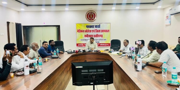 कलेक्टर गोपाल वर्मा ने दी मेडिकल कॉलेज और स्वास्थ्य सेवाओं की प्रगति की जानकारी 1 कलेक्टर गोपाल वर्मा ने दी मेडिकल कॉलेज और स्वास्थ्य सेवाओं की प्रगति की जानकारी