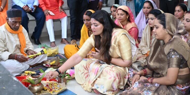 मोहतराखुर्द में महतारी सदन के वर्चुअल उद्घाटन में शामिल हुईं विधायक भावना बोहरा, बाजार चारभाठा एवं ढोरली में किया 46 लाख से अधिक के विकास कार्यों का किया भूमिपूजन